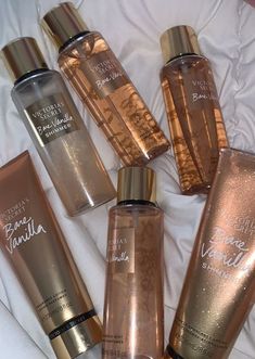 Victoria Secret Vanilla, Profumo Victoria Secret, Koleksi Makeup, Fragrances Perfume Woman, Perfume Body Spray, Vanilla Perfume, Fragrance Lotion, Bath And Body Works Perfume, Body Smells