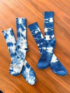 Indigo Tie Dye Crew Socks; available in ONE size (fits up to a women's size 10)  Made mostly of bamboo rayon, these socks are super soft!! Rumor has it that bamboo rayon fibers are both highly absorbent and possibly bacteria resistant - perfect qualities for socks! They also have some Spandex for stretch. DESIGN // Each sock is unique; hand-dyed by me - my take on traditional Shibori and tie dye practices. Bound and then dipped into indigo, each piece displays a unique design and blue/white colo Indigo Batik, Indigo Tie Dye, Tie Dye Socks, Shibori Tie Dye, Tie Dye Diy, Rumor Has It, Indigo Dye, Tie And Dye, Casual Socks