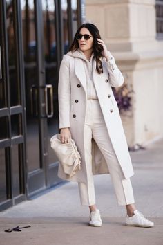 What is Chic Elegant Style - the gray details Monochrome White Outfit, Half Sweater Outfits, Cream Vest Outfit, Style A Sweater Vest, Business Meeting Outfit, How To Style A Sweater Vest, Long White Blouse, Business Casual Outfits Winter, Casual Travel Outfit