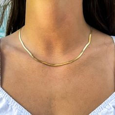 18K GOLD S N A K E ∙ C H A I N ∙ N E C K L A C E Layer this statement snake chain necklace and make an impact. The minimalist chain in 18k gold is an everyday staple that you need in your collection. * Material: Stainless Steel * Finish: 18K Gold * Featuring High Quality ~3mm Thick Snake Chain, adjustable. O T H E R ∙ I N F O R M A T I O N * All items are nicely packaged ready to gift in a microfiber pouch. T U R N ∙ A R O U N D ∙ T I M E * This design is ready to ship in 1 - 3 business days Len Gold Snake Chain Necklace, Flat Chain Necklace, Staple Necklace, Minimalist Chain, Gold Snake Chain, Herringbone Chain, Snake Chain Necklace, Herringbone Necklace, Gold Snake