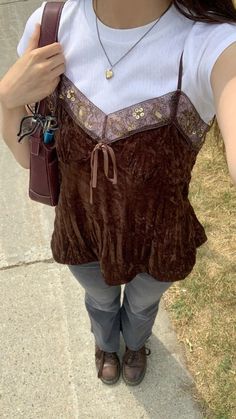 Outfits With A Brown Top, Brown Babydoll Dress Outfit, Outfits With Vintage Jeans, Clothes With Doc Martens, Vintage Outfits Jeans, Vintage Outfits With Jeans, Vintage Bootcut Jeans Outfit, Babydoll Dress With Jeans, Brown Low Doc Martens