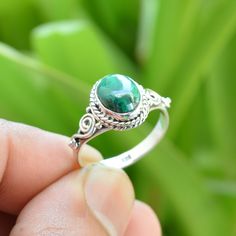 Green Malachite Ring | 925 Sterling Silver Rings | 7x9 mm Oval Malachite Ring | Handmade Silver Ring | Gemstone Jewelry | Gemstone Rings 》D E T A I L S《 ✦Stone: Natural Green Malachite ✦Shape: Oval ✦Size: 7x9 mm ✦Weight:- 3.00 Gram Approx ✦SKU: SE-281 》A B O U T S T O N E《 💎 Malachite is vibrant green color stone which can bring transformation by assisting one in changing situations.. The green color of this stone is the color of abundance of spirit and prosperity. Malachite act as guardian of Malachite Ring, Larimar Ring, Malachite Rings, Malachite Jewelry, Green Malachite, Rose Quartz Ring, Bohemian Rings, Handmade Rings, Silver Rings Handmade