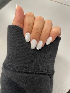 Almond White Pearl Nails, White Chrome Acrylic Nails Almond, Pearl White Oval Nails, White Chrome Almond Nails Short, Off White Round Nails, Oval French Tips Nails, Nails Acrylic White Chrome, Short Chrome White Nails, White Nails With Pearl Chrome