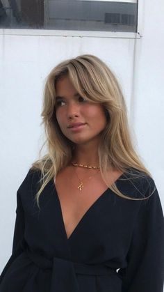 Summer Dresses Italy, Hair Inspo Straight, Greece Outfits Summer, Blonde Hair Inspo, Cool Blonde Hair Colour, Blonde Haircuts, Long Hair With Bangs