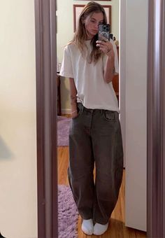 White Canvas Pants Outfit, White Masc Women, Straight Cut Pants Outfit, Masc Outfits For Women Streetwear, Mascfem Outfit, Masc Clothes Women, Female Masculine Outfits, Feminine Tomboy Outfits, Cute Masc Outfits