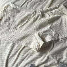 Never Worn ! White Lounge Shorts, Sweat Shorts Women, White Nike Shorts, Best Shorts, Hollister Jean Shorts, White Lounge, White Boxers, Womens Pajama Shorts, Shorts White