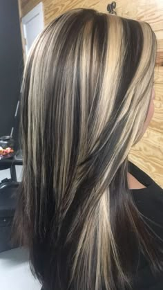 Blond Highlights Ideas, Chunky Highlights Asian, Dark Brown Hair With Blonde Highlights Medium Length, 2000 Hair Color, 90s Hair Color Trends, Natural Hair Colors, Vacation Hair, Skunk Hair