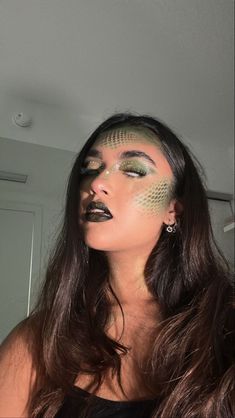 Snake Halloween Costume Women, Halloween Snake Costume, Snake Face Makeup, Snake Makeup Halloween, Snake Costume Womens, Snake Charmer Costume, Snake Makeup Look, Medusa Costume Makeup, Medusa Costume Halloween