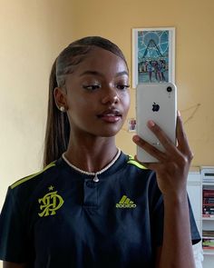 Baddie Ponytail Hairstyles, Hairdos For Curly Hair, Slicked Back Hair, Slick Hairstyles, Sleek Ponytail, Sleek Hairstyles, Baddie Hairstyles, Young Justice, Hairstyles For School