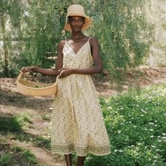 The Lincoln Dress Is A Sleeveless Version Of Christy Dawn's Namesake Style, The Dawn Dress! With A Plunging Snap-Closure Neckline, Drawstring Waist And Full Skirt, The Lincoln Dress Is A Complete Outfit All On Its Own - And She's Perfect For Warmer Days. The Nettle Ditsy Field Fabric Was Rotary Printed In Erode, India. The Lincoln Dress Was Made By Pablo, One Of Christy Dawn's Talented Dressmakers. Drawstring Waist 100% Organic Cotton Measurements Approx: 16” Pp 17” Waist 47.5” Length (From Top Poc Cottagecore, Countryside Farmhouse, Christy Dawn Dress, Realistic Fashion, Bianca Dress, Shabby Chic Clothes, Aesthetic Cottagecore, Christy Dawn, Shes Perfect