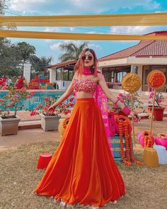 Riya Jain Outfits, Poses For Pictures Instagram In Lehenga, Wedding Outfit Women Indian, Wedding Outfit Ideas For Women Indian, Mehndi Outfit Bridal Indian, Lehenga Poses Instagram, Ethnic Dresses Indian, Crop Lehenga, Mehndi Outfit Bridal