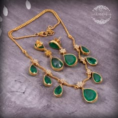 Emerald Diamond Necklace, Gold Jewelry Simple Necklace, Beautiful Gold Necklaces, Zircon Necklace, Gold Necklace Simple, Antique Jewelry Indian, Gold Pendant Jewelry, Black Beaded Jewelry, Gold Bride Jewelry