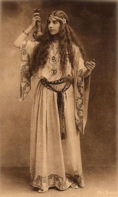 Circus Fortune Teller, Mary Magdalene And Jesus, Wild Feminine, Fashion 1910, Ancient Goddesses, Witching Hour, Watercolour Inspiration, Fortune Teller