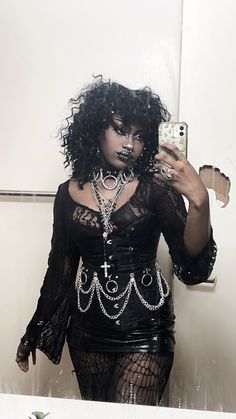 trad goth outfit inspo Poses Plus Size, Goth Outfit Inspo, Goth Look