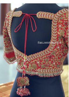 Blouse Display Ideas, Bridal Choli Blouse Design, Dulhan Blouse Design, Heavy Bridal Aari Work Blouse Designs Back Neck, Heavy Bridal Blouse Designs, Bridal Blouse Latkan Designs, Zardosi Blouse Designs, Bridal Blouse Back Neck Designs, Latest Bridal Blouse Designs Heavy Work