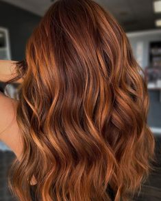 Fall Highlights For Light Brown Hair, Fall Hair Auburn, Auburn Hair Color Balayage, Dimensional Copper Hair, Warm Caramel Balayage, Balayage Hair Copper