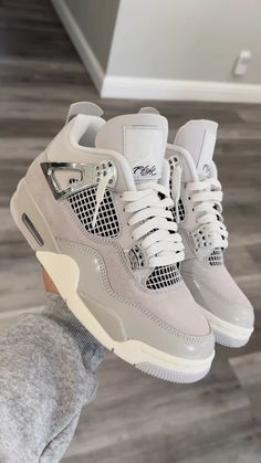 𝐏𝐈𝐍𝐓𝐄𝐑𝐄𝐒𝐓: @𝐒𝐇𝐀𝐘𝐘𝐑𝐎𝐘𝐀𝐋𝐄 Fire Shoes, Casual Shoes Women Sneakers, Nike Shoes Women Fashion, Bday Wishlist, Nike Kicks, Dr Shoes