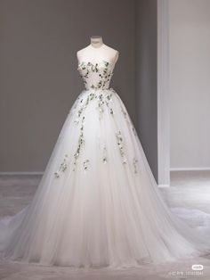 Gaun Ruffle, Pretty Wedding Dresses, Dream Wedding Ideas Dresses, Prom Dress Inspiration, Fantasy Gowns, فستان سهرة, Pretty Prom Dresses, Fairytale Dress, Fantasy Dress