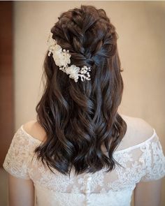 #Hairstyle#HairGoals#HairInspiration#Hairstyles#HairIdeas#HairTransformation#HairTrends#Braids#CurlyHair#LongHair#ShortHair#HairColor#Updo#HairCare#HairTutorials Shadi Hairstyles Indian Weddings, Short Hair Flower Hairstyles, Curls With Flowers In Hair, Kaan Chain Hairstyles, Seeshpati Hairstyle, Open Hairstyles Indian Wedding, For Short Hair Hairstyles, For Long Hair Hairstyles, Hair Style On Saree