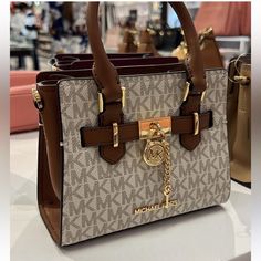 Michael Kors Xs Hamilton Bag New With Tag %100 Authentic %100 Leather Affordable Purses, Luxury Bags Collection, Nike Fashion Shoes, Bags Michael Kors, Cute Handbags, Nike Fashion, Michael Kors Handbags, 2024 Vision, Handbags Michael Kors