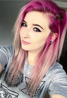 Short Scene Haircuts, Pink Scene Hair, Hairstyles Alt, Pink Roots, Scene Haircuts, Girl With Purple Hair, Emo Scene Girls, Emo Hairstyles, Hair Cuts For Women