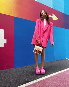 Pink Clogs Outfit, Crocs Ootd, Platform Crocs Outfits, Crocs Styling, Croc Outfits Women