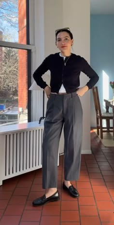 Intern Business Casual, Business Casual Outfits Corporate, Business Casual Outfits For Women Blue Pants, Copenhagen Business Casual, Office Outfits Women Big Bust, Academic Professional Outfit, Corporate Baddie Fall, Business Casual Intern Outfits, Work Outfit Gray Pants