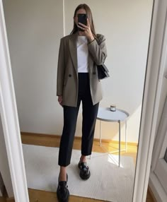 Semi Formal Outfits For Women, Outfit Formal Mujer, Outfit Trabajo, Job Clothes, Office Casual Outfit, Outfit Work, Korean Casual Outfits