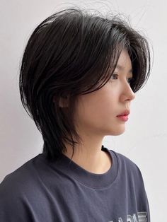 Asian Short Hair Wolfcut, Korean Hair Inspo Short, Short Korean Hairstyle Women, Short Woftcut For Girl, Shortcut Hairstyle Women, Korean Short Hair For Square Face, Korean Haircut Short Woman, Short Hairstyle Korean Women