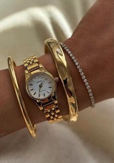 Everyday Jewlrey Aesthic, Gold Jewelry Old Money, Bracelets Stack Aesthetic, Wrist Stack Jewelry, Gold Bracelet Watch, Gold Watch Stack, Clean Girl Accessories, Gold Jewellery Stack, Gold Jewelry Inspiration