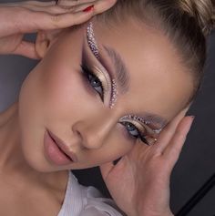 Bohemian Makeup, Maquillage Yeux Cut Crease, Eyes Tutorial, Hd Makeup, Couture Makeup, High Fashion Makeup, Rave Makeup, Photoshoot Makeup, Eye Makeup Designs