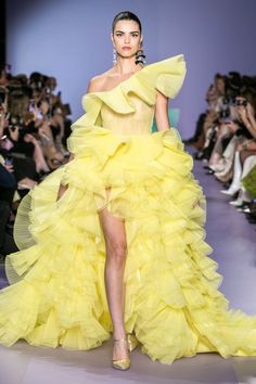 جورج حبيقة, Haute Couture Style, Fashion Design Inspiration, Dress Couture, Runway Outfits, Georges Hobeika, Dior Haute Couture, Spring Couture