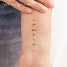 Harry Potter Crest Tattoo, Harry Potter Wand Finger Tattoo, Simplistic Harry Potter Tattoo, Hufflepuff Tattoo Minimalist, Tiny Harry Potter Tattoos For Women, Harry Potter Dainty Tattoos, Harry Potter Chalk Art, Fine Line Tattoo Harry Potter, Harry Potter Simple Tattoo