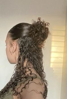 Flat Curly Hairstyles, Curls And Headband, Curly Slick Back Half Up Half Down, Curly Hair Styles Ponytail, Curled Hairstyles For School, Curly Hair Aesthetic Hairstyles, Easy Curly Hairstyles For School Updo, Half Up Bun Curly Hair, Curly Hair 3c Hairstyles