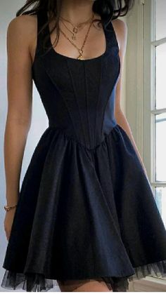 Talk Show Guest Outfit, How To Dress For A Sweet 16 As A Guest, How To Make A Dress More Formal, Black Classy Short Dress, Corset Top Hoco Dress, Short Dress For Birthday, College Graduation Outfit Ideas Winter, Cute Black Dresses Classy, Dresses For Graduation High School