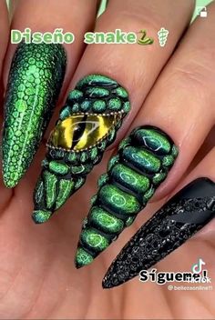 Snake On Nail Design, Crazy Nail Ideas Art Designs, Statement Nail Ideas, Snake Nail Art Tutorials, Snake Eye Nails, Stiletto Nail Design Ideas, Nails Snake Design, Crazy Acrylic Nails Designs, Dragon Eye Nails