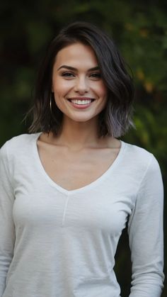 Women With Round Faces, Short Hair Dont Care, Short Haircut Ideas, Chin Length Haircuts, Haircut For Square Face, Sassy Haircuts, Square Face Hairstyles, Trendy Haircuts For Women, Stylish Short Haircuts