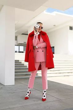 Blair Eadie, Atlantic Pacific, Color Blocking Outfits, Red Coat, Pink Outfits, Mode Vintage, Colourful Outfits, Mode Inspiration, Holiday Fashion