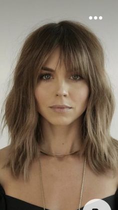 Mid Length Hair With Bangs, Medium Haircuts With Bangs, Haute Hair, Ideas For Decorating, Hair Color Auburn, Lob Hairstyle, Midlength Haircuts, Fringe Hairstyles, Long Hair With Bangs