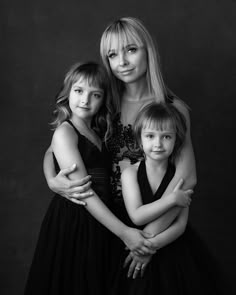 Portrait Masters September 2022 Award Galleries - The Portrait System Group Photo Studio, Christmas Portrait Ideas, Family Moodboard, Family Group Photo, Mother Daughter Shoot, Family Portrait Studio, Kid Portraits, Photography In Studio, Photography Studio Ideas