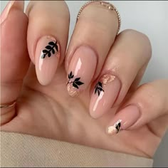 Hello Girls, This Are Press On Nails. They Come In One Size Only, The Color Are Almond With Black Leaves. And There Brand New Their Simple And Easy To Put Them On In Less Then 5 Min. Try Them On. Colorful Nails, Her Nails, Black Nail, Stick On Nails, Chic Nails, Gold Nails, Flower Nails, Nail Arts, Fall Nails