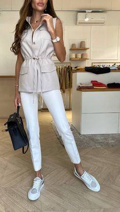 Stylish Winter Outfits, Lady Style, Sport Outfit Woman, Casual Chic Outfit, Fashion Mistakes, Comfy Fashion, 10 Pounds, Classy Women, Summer Outfits Women