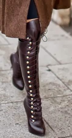 Brown Knee High Winter Boots I NEEEEEED THEM!!!!!!!!!!!!!!!!!!!!!!!!!!! Knee High Boots Winter, Victorian Boots, Fabulous Shoes, Hot Shoes, 가을 패션, Shoe Obsession, Heel Boots, High Heel Boots