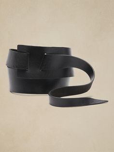 Punto Pull-Through Leather Belt | Banana Republic Cool Belts, Pull Through, Belts For Women, Leather Belt, Banana Republic, What To Wear, Belts, Wrap Dress, Leather