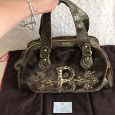 Brand New Italy Braccialini Purse , Very Stylish . Very Roomy Inside . Brand New Never Been Used . Clean Out My Closet , Please Check My Other Listings . 2000s Purse, Big Tote Bags, My Style Bags, Buy Bags, Big Bag, Pink Vibes, Jewelry Lookbook, Pretty Bags, Cute Purses