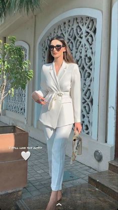 Elegant Women Suits Classy, Modest Suit Outfits, Formal Outfits For Graduation, Outfit Ideas Formal Classy, Graduation Clothes Outfits Women, Formal Modest Outfits, Modest Stylish Outfits Classy, Formal Looks For Women Classy, Elegant Suits For Women Classy