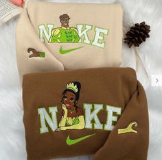 Embrace fall's charm with this stylish sweatshirt.
 	Versatile for any fall outfit, great with jeans or leggings.
 	Comfortable for all your autumn activities.
 	High-quality embroidery for vibrant designs.
 	Durable for seasons of enjoyment. Nike Embroidered Sweatshirt, Disney Nike, Tiana And Naveen, Princesa Tiana, Princess And The Frog, Princess Tiana, Cartoon Gift, First Anniversary Gifts, Cartoon Embroidery