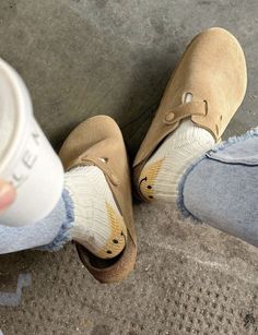 Men Styling, Clogs Outfit, Boston Fashion, Suede Clogs, Shoes Outfit, Mommy Style, Winter Outfits For Work