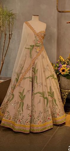 Lehnga For Engagement Look, Women's Party Wear Dresses, Simple Bride Lehenga, Diy Wedding Outfit, Grahshanti Outfit For Bridal, Bhaat Function Outfit, Indian Ball Gown, Mehndi Outfit Bridal Indian, Indian Lehenga Aesthetic