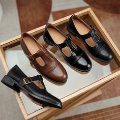 Mary Jane Shoes Flat, Brown Leather Shoes, Oxford Shoes Men, Leather Oxford Shoes, Low Heel Shoes, Poses References, Mary Jane Heels